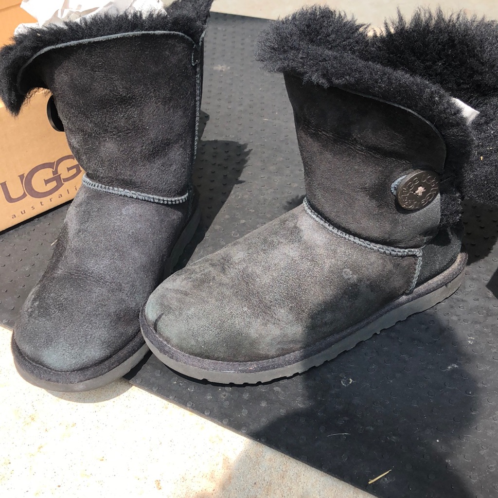 Black Bailey Button Uggs